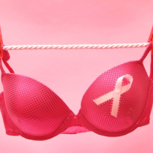sutia vermelho com simbolo da luta contra o cancer de mama 1439916854922 300x300